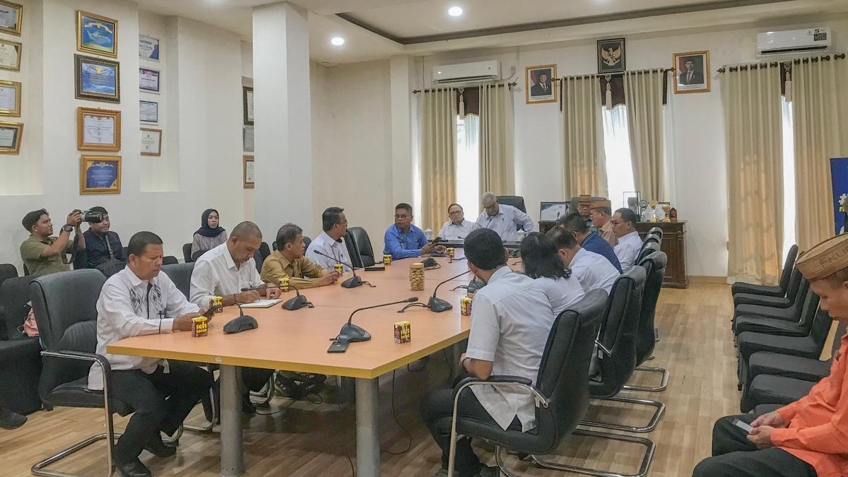 Pemkab-Bone-Bolango-rapat-bersama-Staf-Ahli-KemenPUPR.jpg