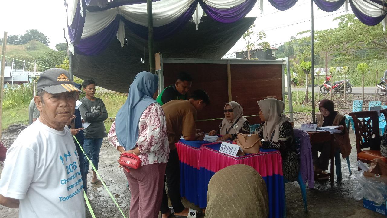 Pencoblosan-di-TPS-003-Desa-Tolongio-Gorontalo-Utara-9490404.jpg