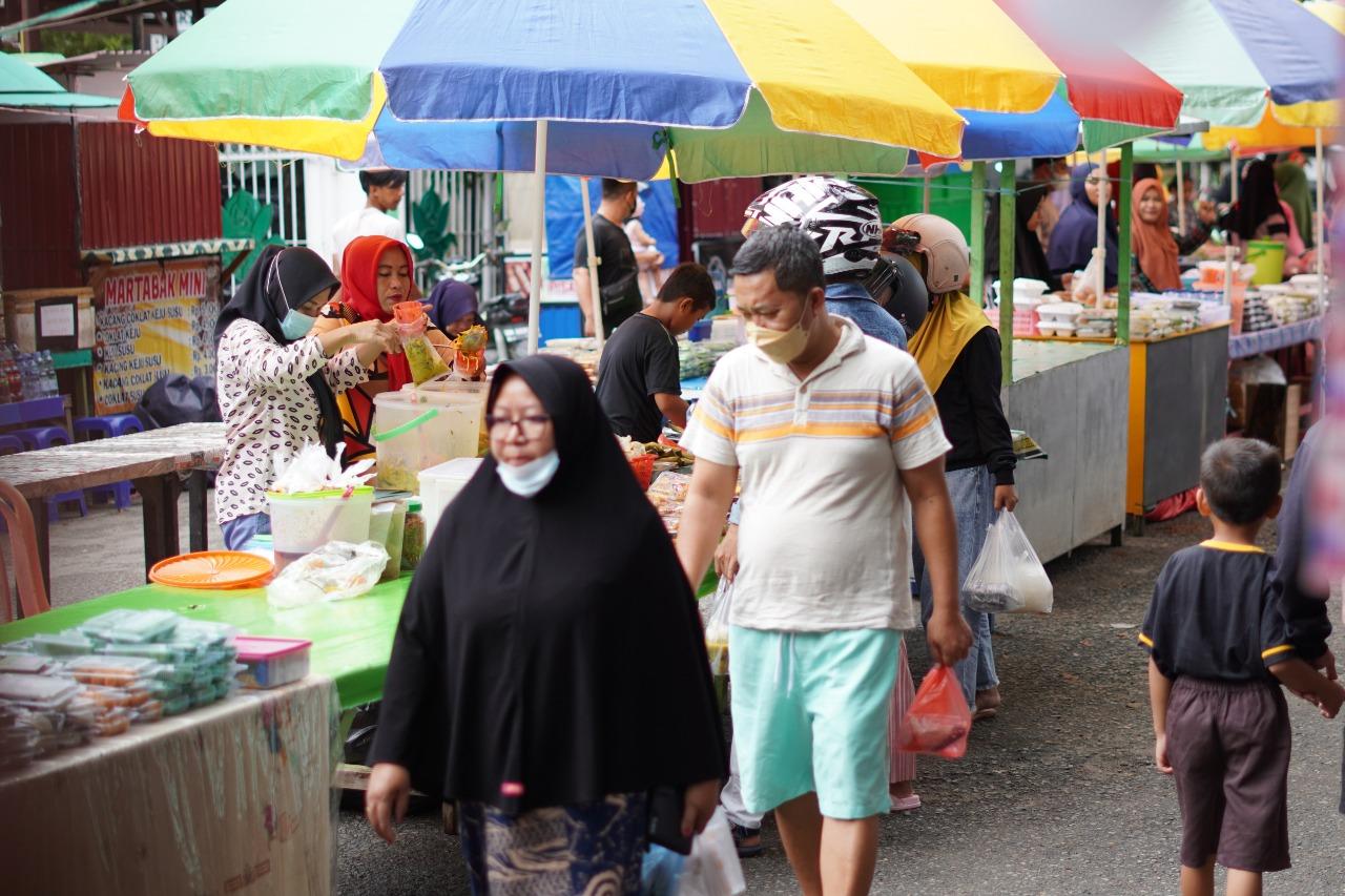 Penjual-Takjil-di-Menara-Pakaya-Limboto-7.jpg
