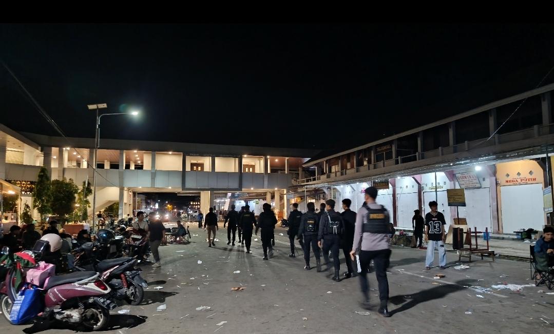 Polisi-amankan-pasar-sentral-pascapenikaman.jpg