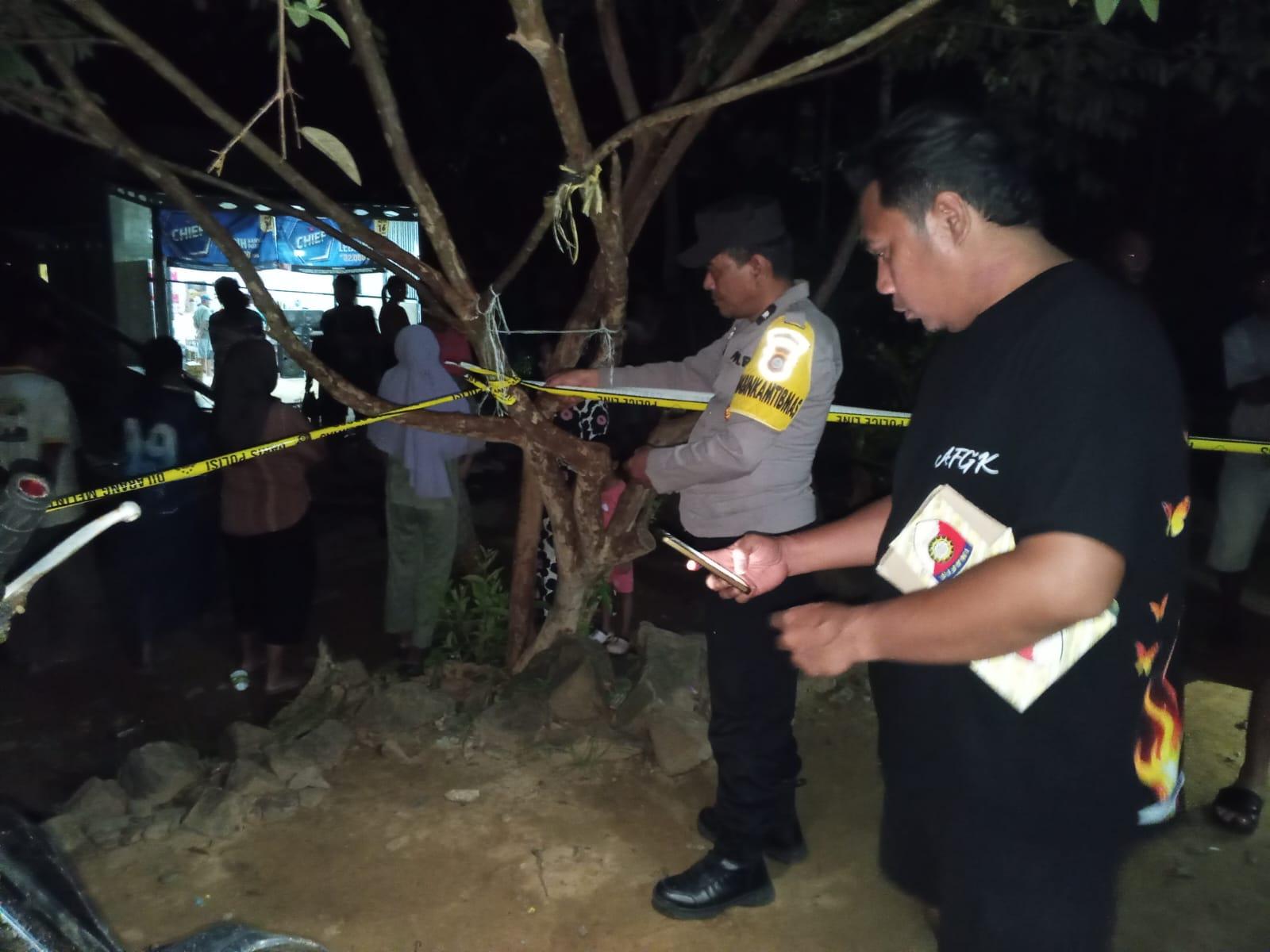 Polisi-melakukan-olah-TKP-kasus-penikaman-di-Bilato.jpg