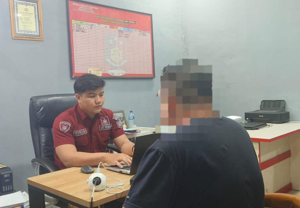 Polisi-saat-memeriksa-oknum-Satpol-PP-Kota-Gorontalo.jpg