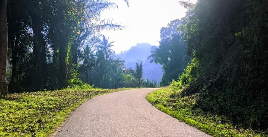 Potret-jalanan-yang-diperbincangkan-warga-Bulango-Utara.jpg