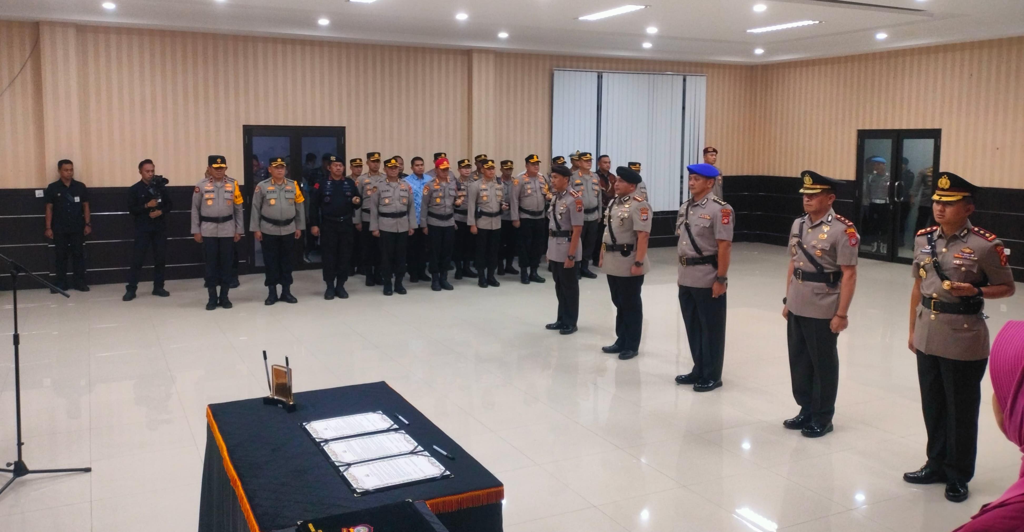 Potret-pejabat-jajaran-Polda-Gorontalo-menjalani-serah-terima-jabatan.jpg