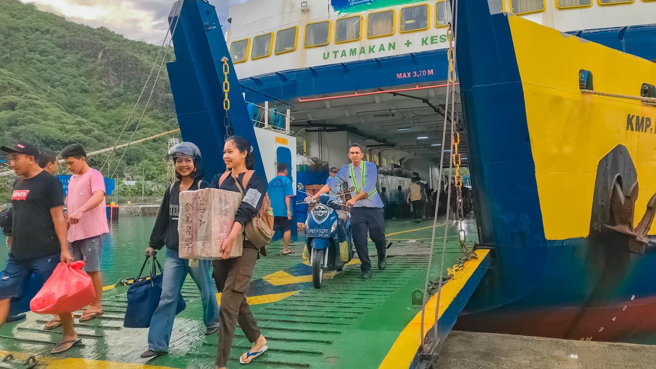 Potret-penumpang-KMP-Moinit.jpg