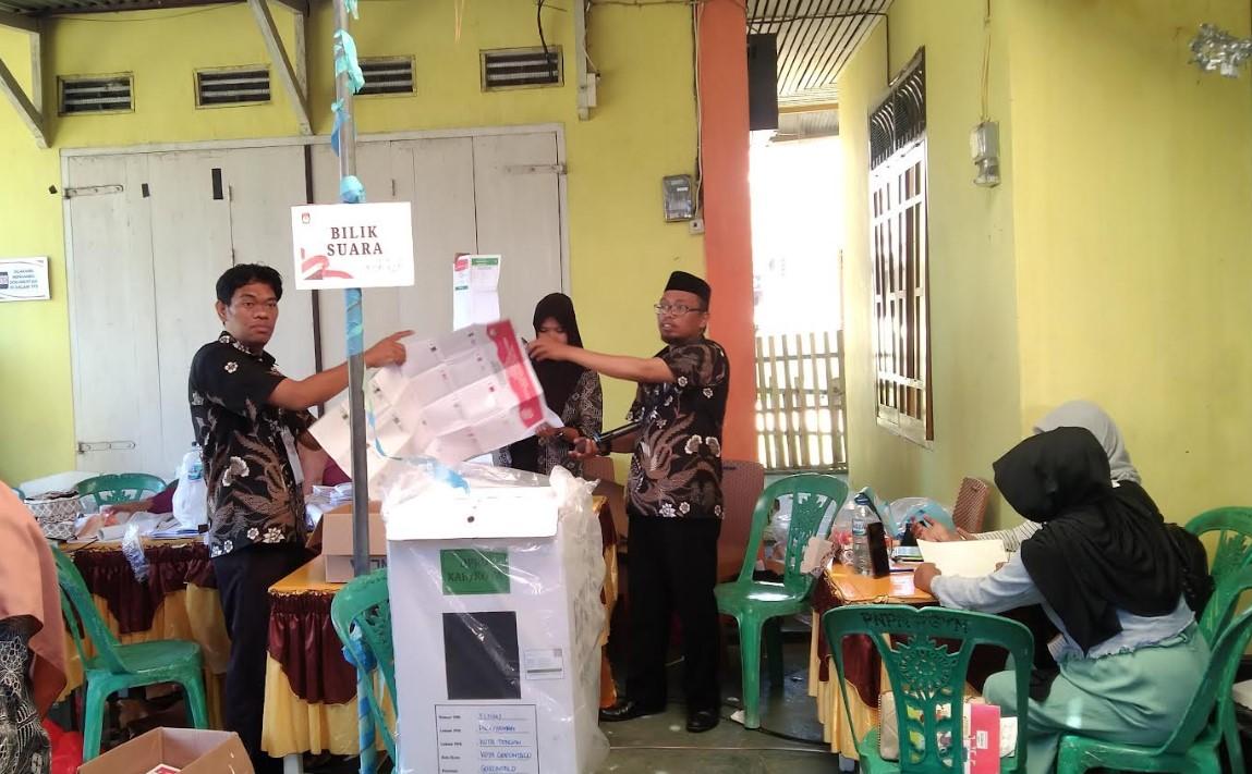 KPPS TPS 03 Paguyaman Kota Gorontalo Lembur, Berselisih dengan Saksi soal Jumlah Surat Suara