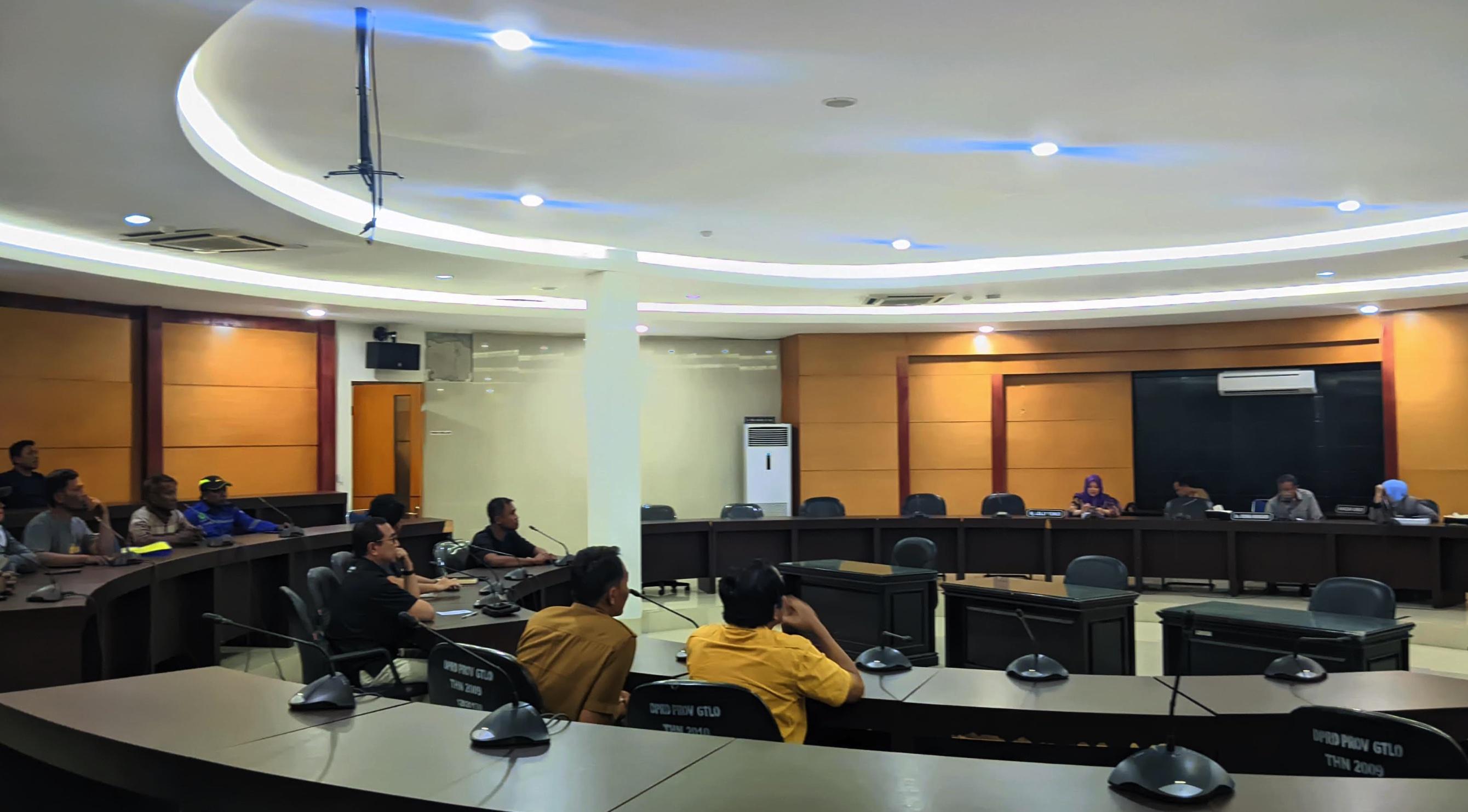 Supir Kontainer di Gorontalo Mengadu ke DPRD terkait Sulitnya Dapat Solar