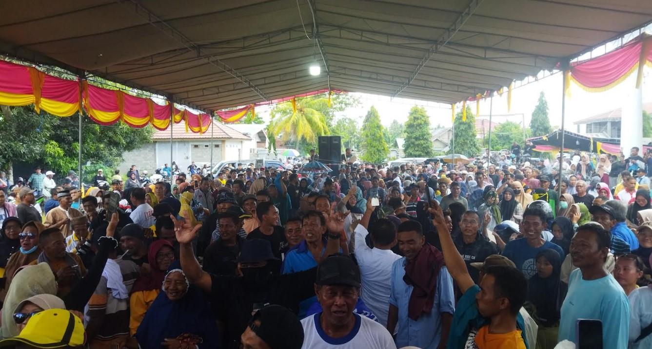 Ratusan-pendukung-berkumpul-di-Ismet-Mile-Calon-Bupati-Bone-Bolagno-Gorontalo.jpg