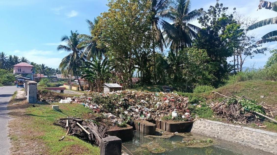Sampah Menggunung di Bulotalangi Timur, Jalur Vital Bone Bolango Terancam Banjir