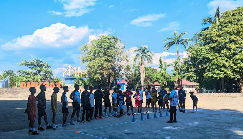 SEPAK-BOLA-Sesi-latihan-SSB-Planet-Junior-di-Lapangan-Taruna-Remaja.jpg