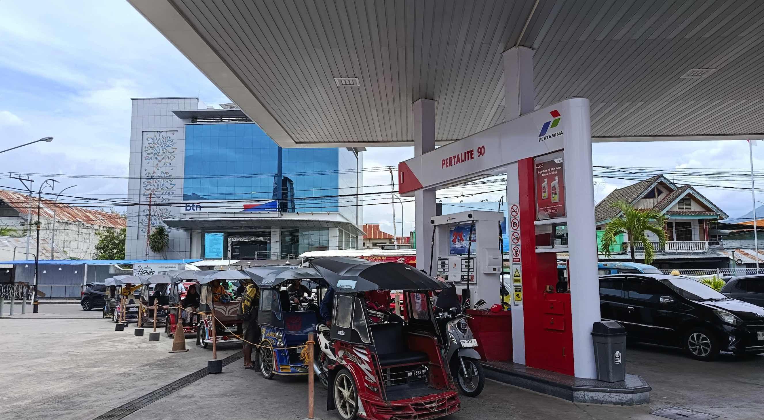 STOK-BBM-Potret-antrean-di-sejumlah-SPBU-Kota-Gorontalo-Sabtu-732026.jpg