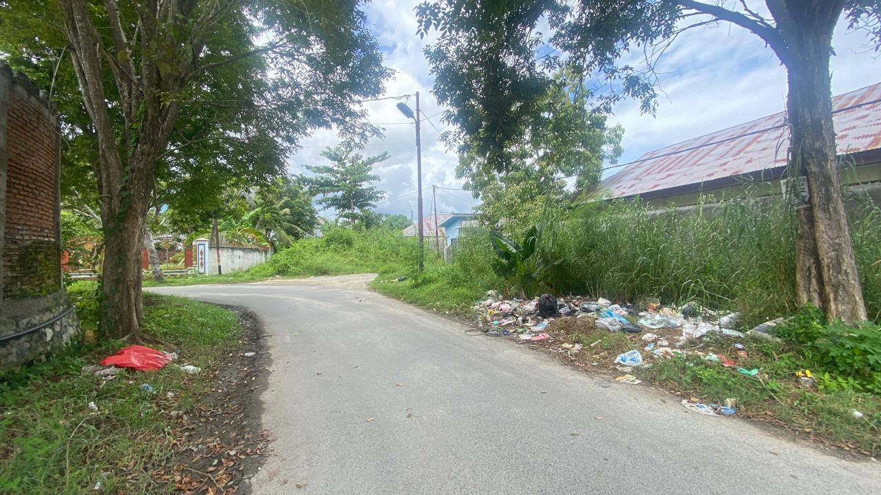 Sampah-di-belakang-SMA-3-Gorontalo-88999.jpg
