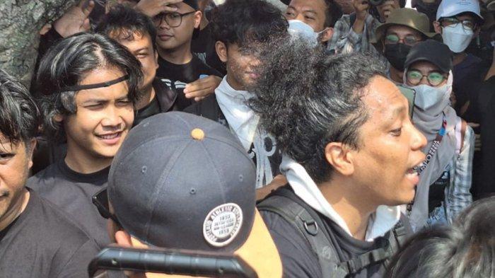 Sejumlah-artis-turun-tangan-ikut-aksi-unjuk-rasa-hari-ini-Kamis-2282024.jpg