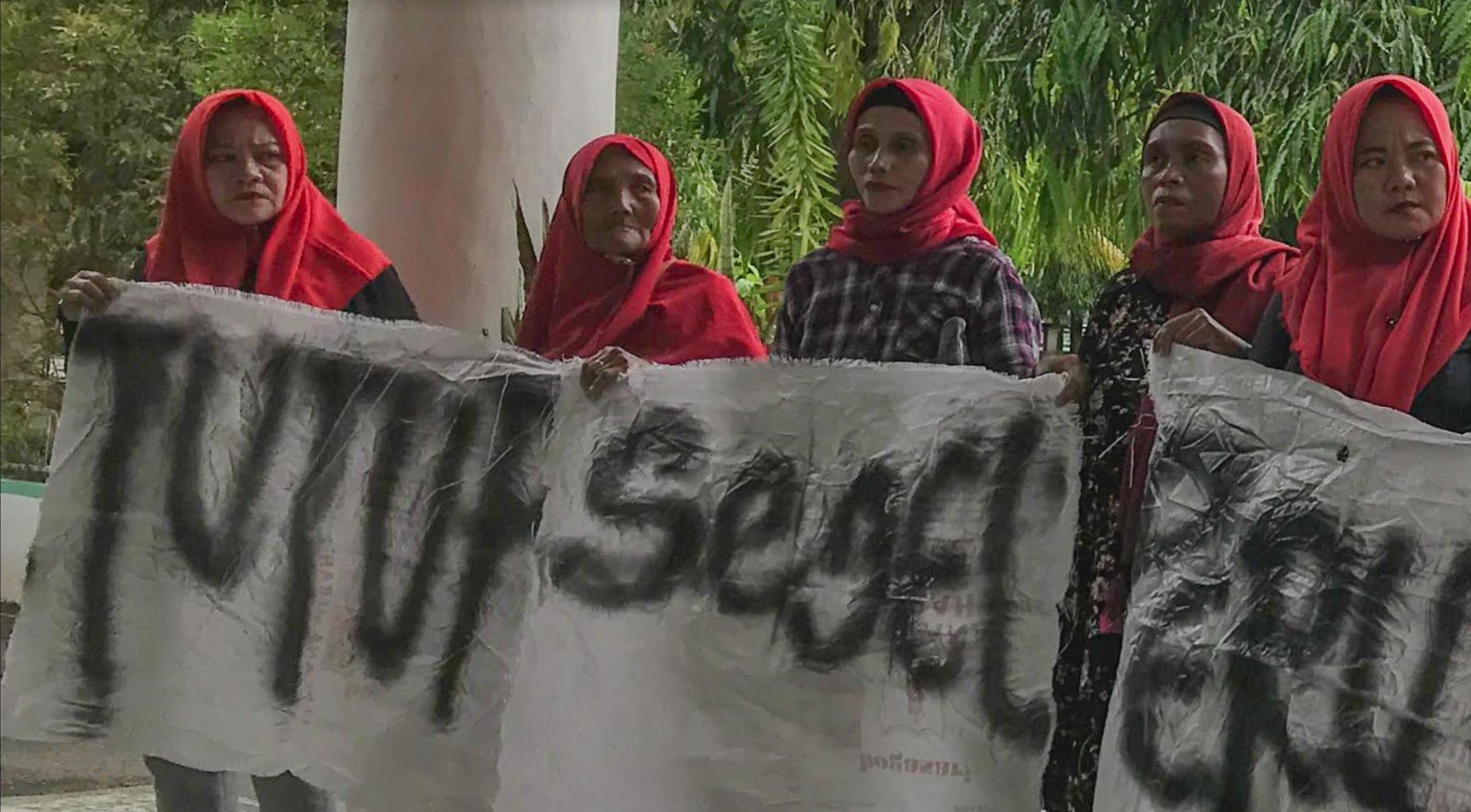 Seorang Lansia Ikut Demo di Kantor Bupati, Tolak Perusahaan Tepung Terigu di Tabongo Gorontalo