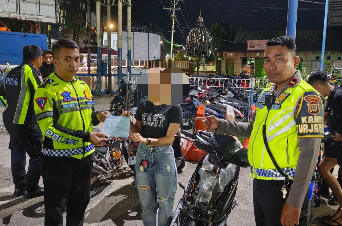 Seorang-remaja-perempuan-pelaku-balap-liar-ditangkap.jpg