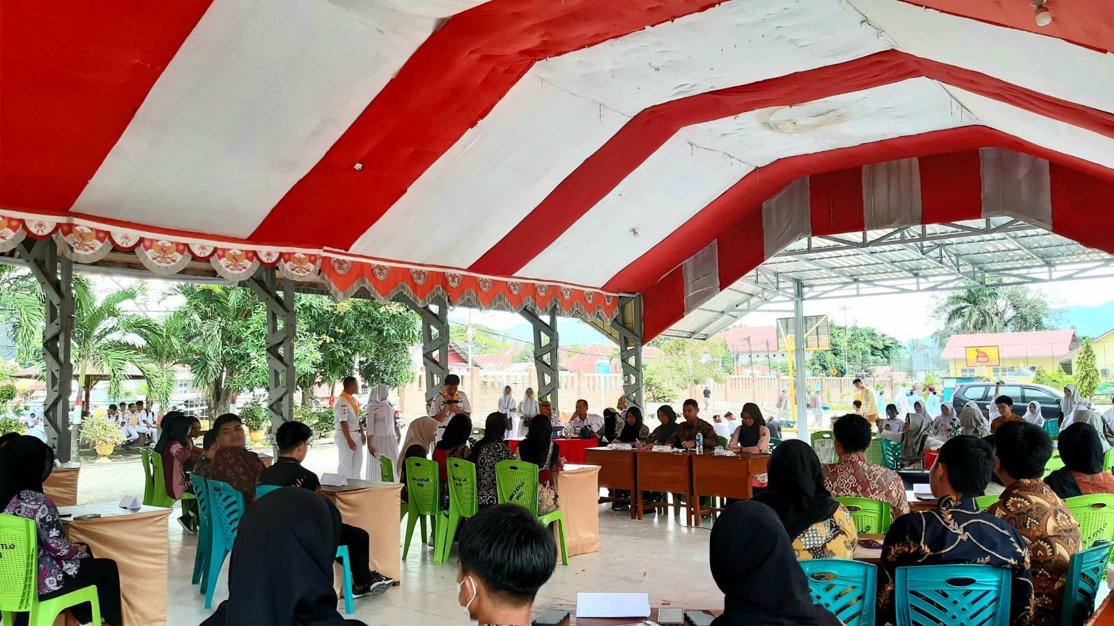 Siswa SMAN 3 Kota Gorontalo Simulasi Sidang DPRD, Diwarnai Adu Gagasan dengan Suara Lantang