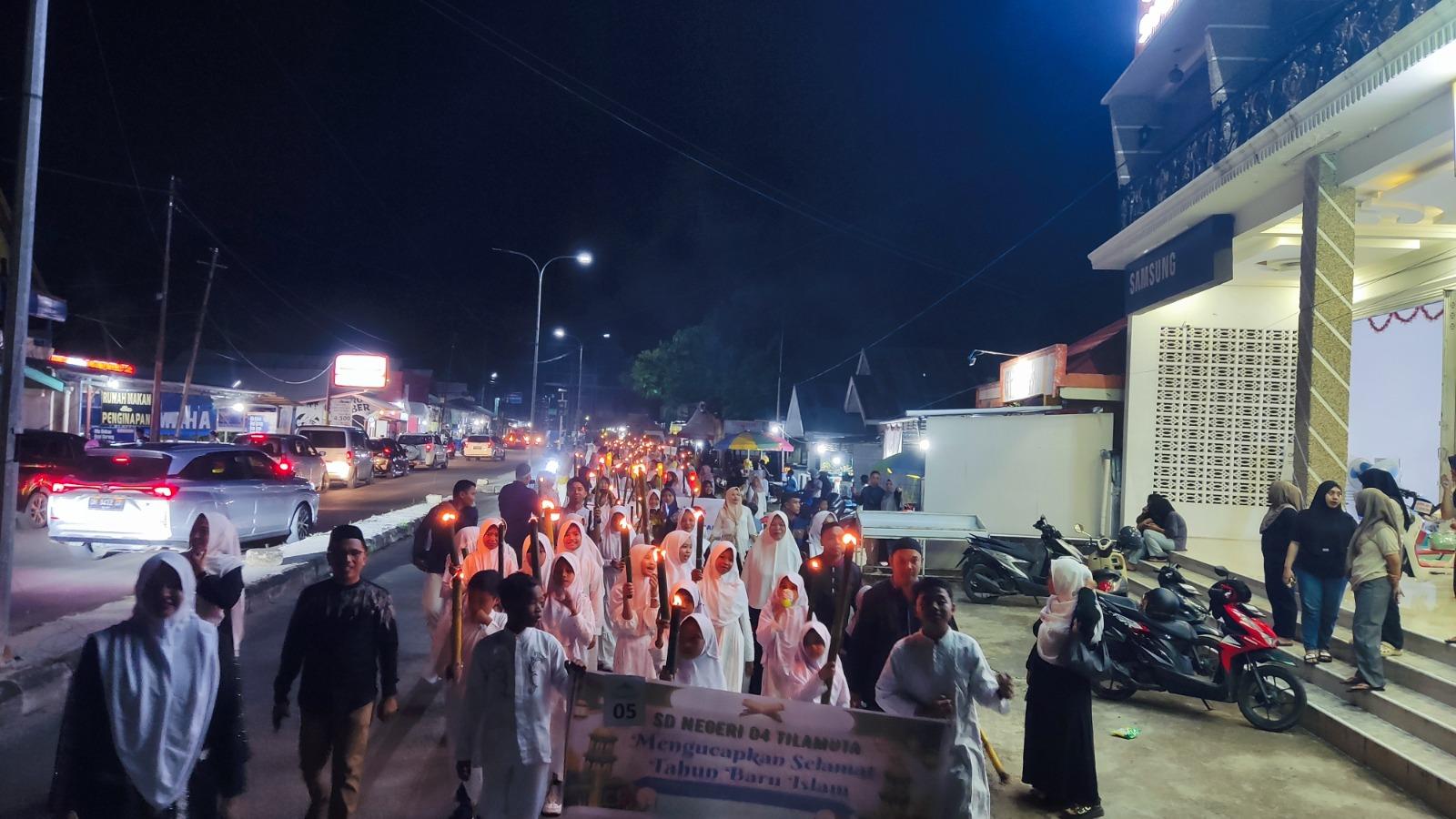 Suasana-Pawai-Obor-jelang-tahun-baru-islam-di-Tilamuta-88888.jpg