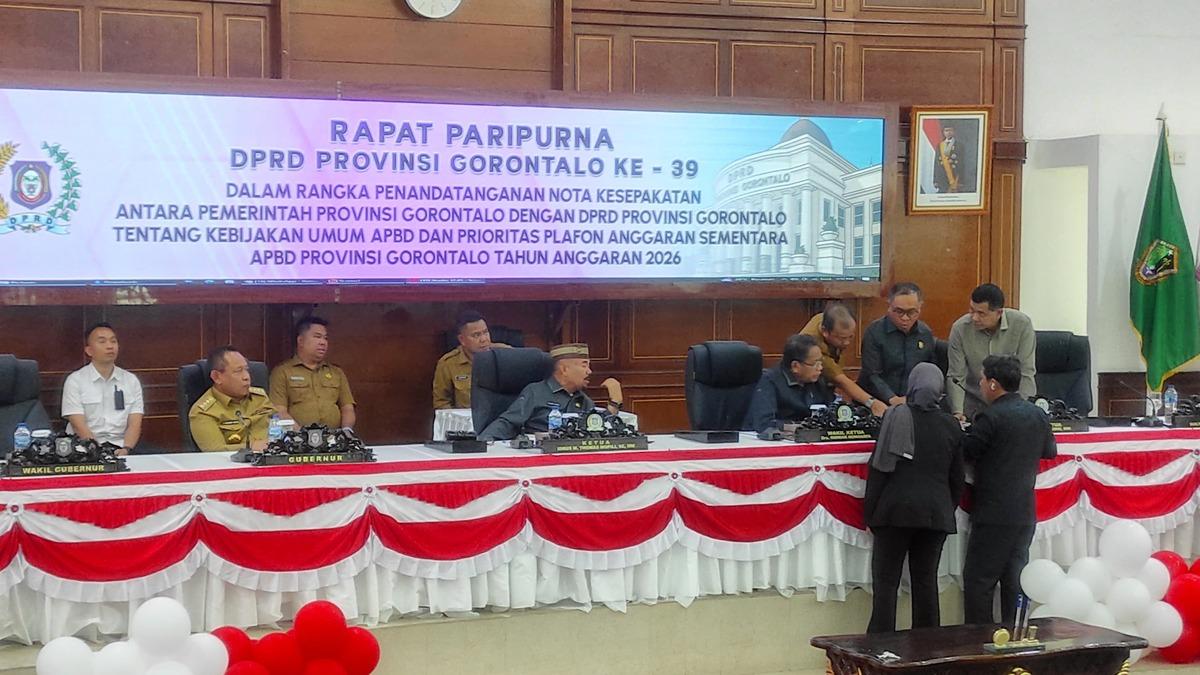 Suasana-Sidang-Paripurna-DPRD-Provinsi-Gorontalo-Senin-1182025.jpg