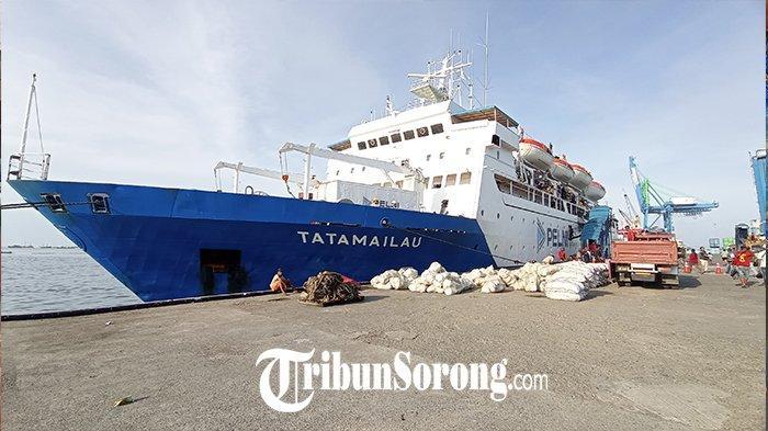 Suasana-saat-KM-Tatamailau-berlabuh-di-Pelabuhan-Sorong.jpg