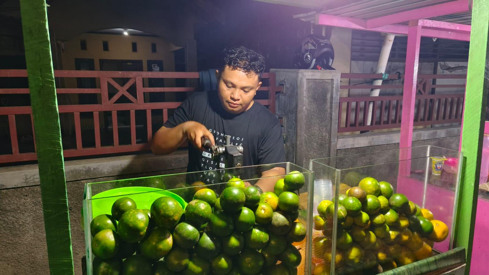 Suleman-penjual-jus-jeruk-peras-di-Kota-Gorontalo.jpg
