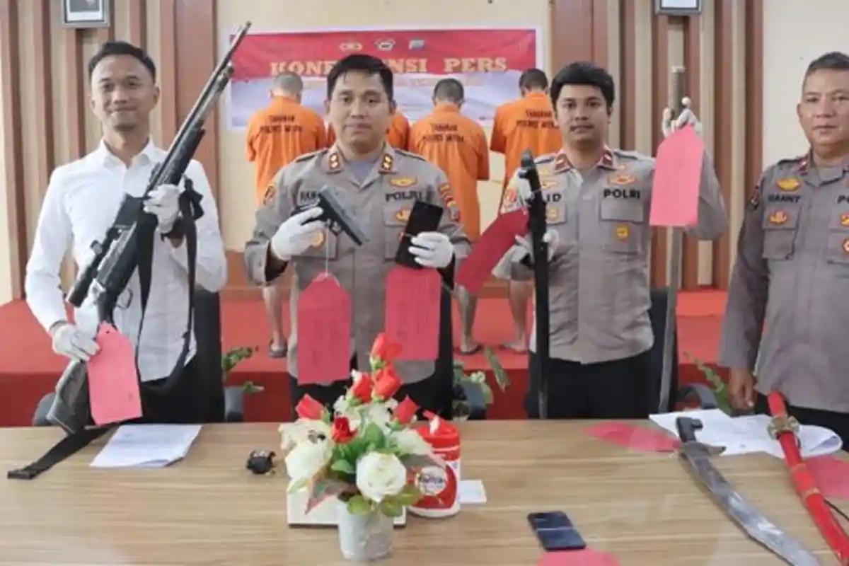 TANGKAP-Polres-Miahasa-Tenggara-Mitra-menangkap-empat-orang-pelaku.jpg