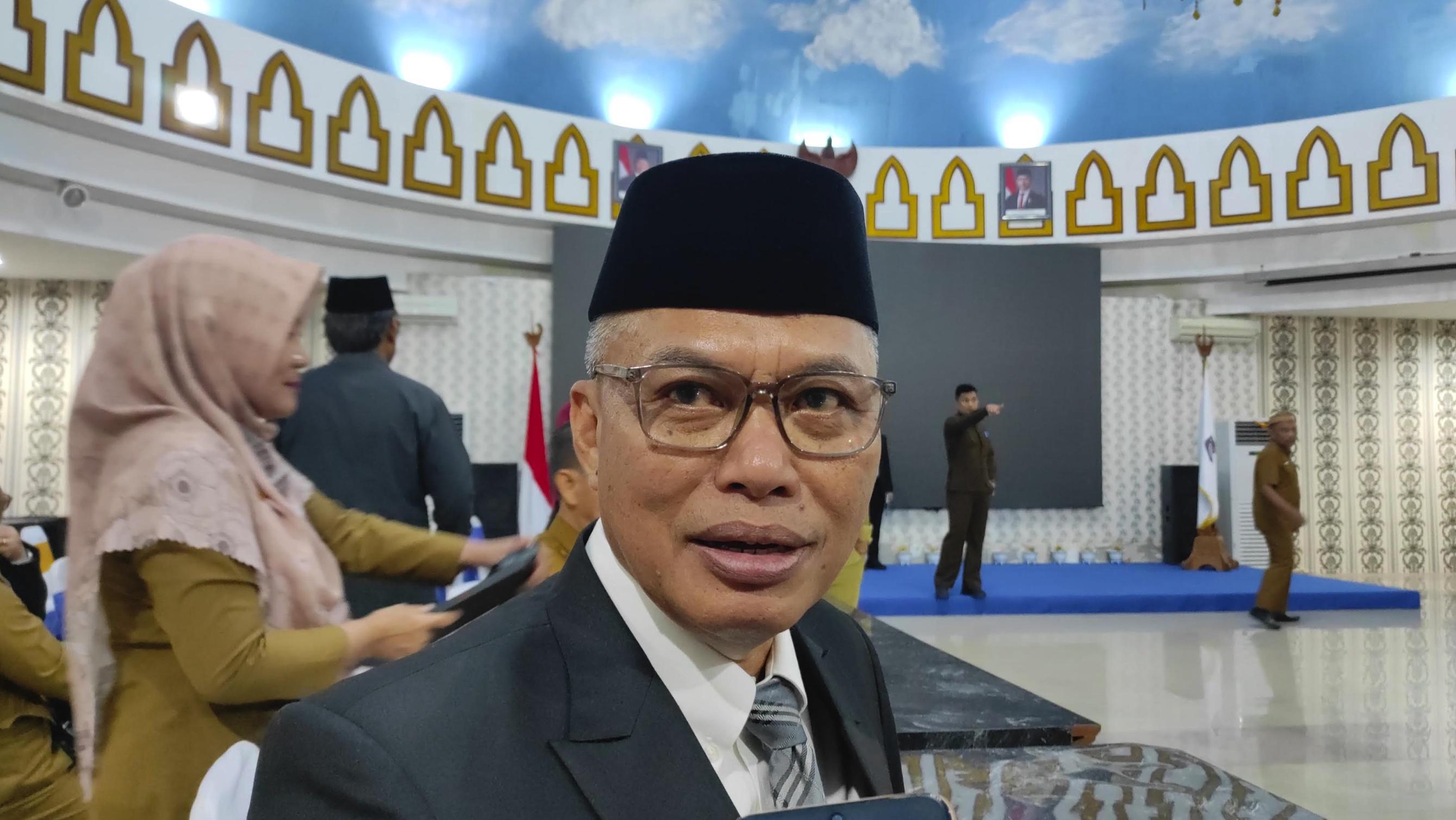 THR-DI-GORONTALO-Kepala-Dinas-Tenaga-Kerja-ESDM-dan-Transmigrasi-Provinsi-Gorontalo.jpg