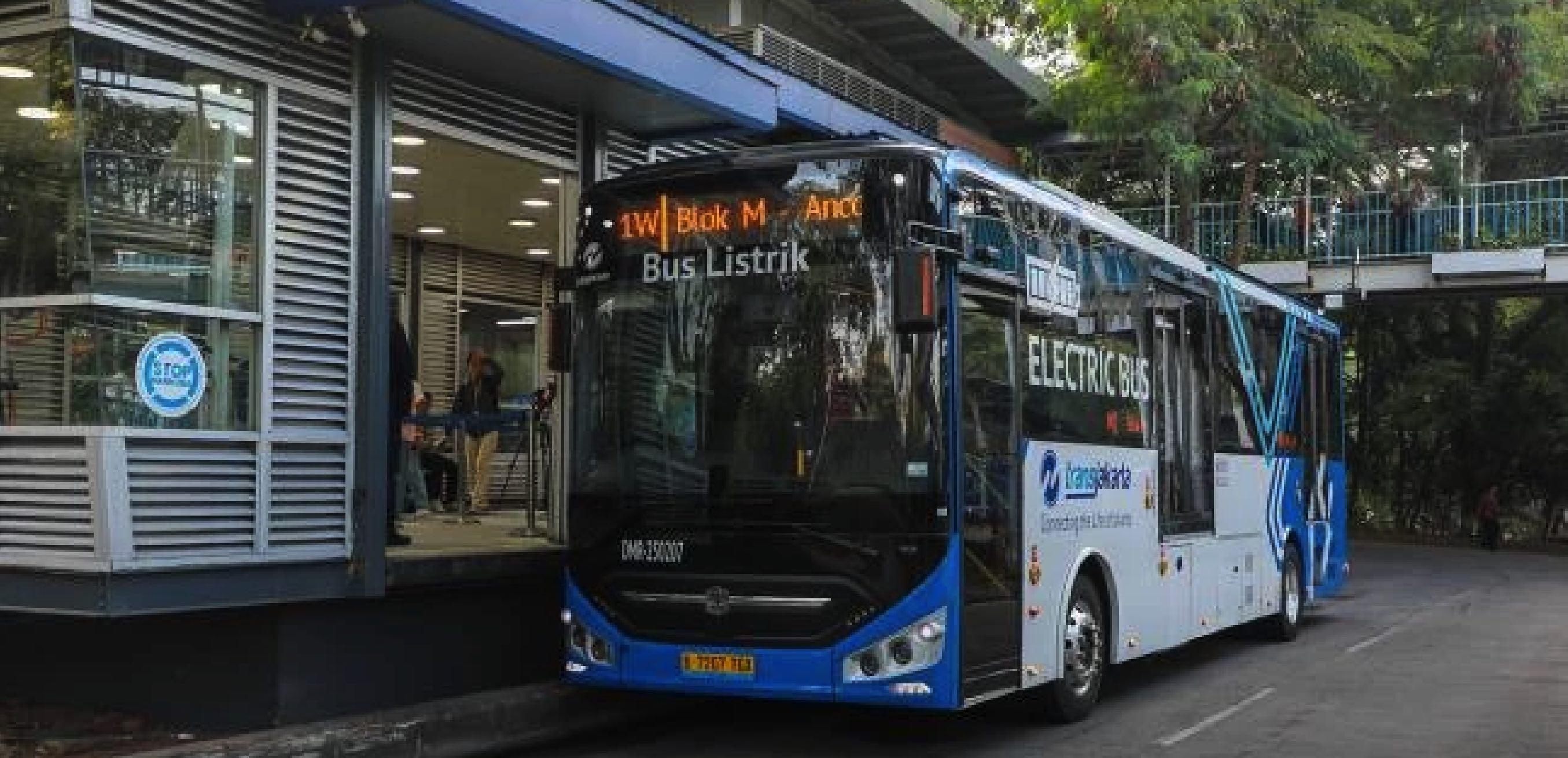 TRANSJAKARTA-Dua-pria-ketahuan-coli-di-dalam-transjakarta.jpg