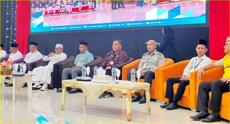 Tim-Imigrasi-hadir-dalam-pelepasan-jemaah-calon-haji-kloter-10-UPG-Provinsi-Gorontalo.jpg