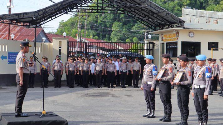 UPACARA-Polresta-Gorontalo-Kota-menggelar-upacara-pemecatan-dua.jpg