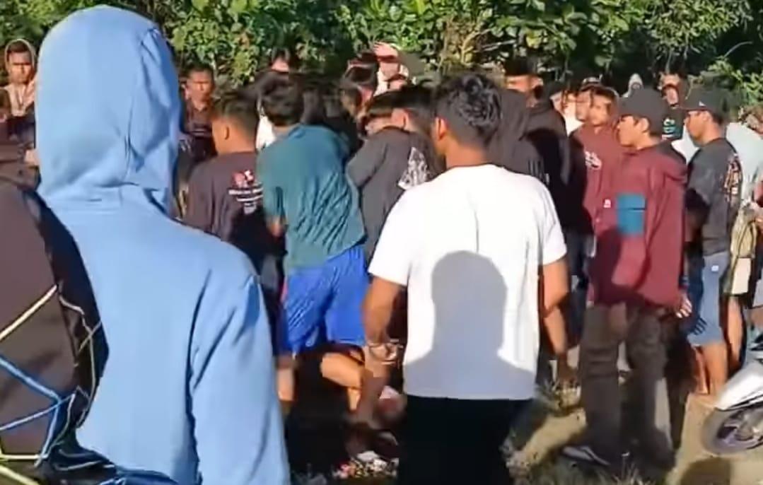 Viral-seorang-pemuda-dikeroyok-massa.jpg