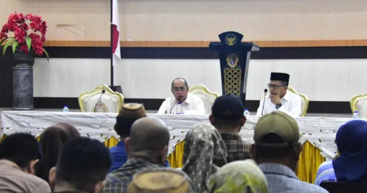 WALI-KOTA-Potret-Adhan-Dambea-Wali-Kota-Gorontalo-saat-berbicara-dalam-sebuah-forum.jpg