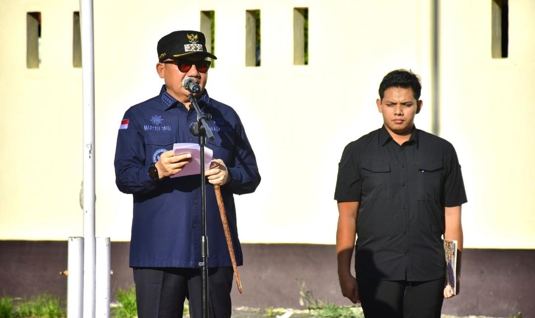 Wali-Kota-Gorontalo-Marten-Taha-memberikan-sambutan-saat-apel.jpg