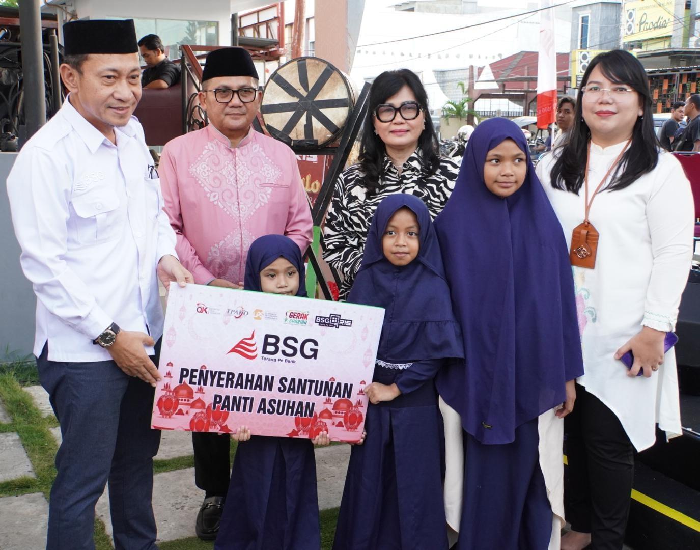Wali-Kota-Gorontalo-Marten-Taha-menghadiri-bazar-ramadan.jpg