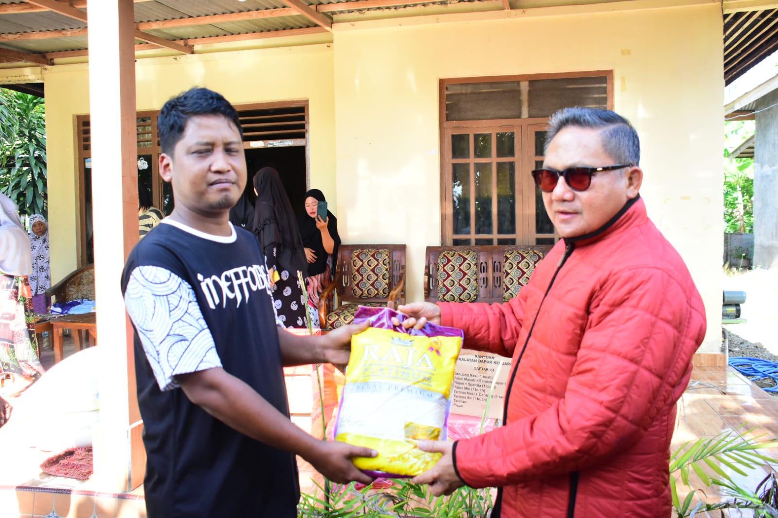 Wali Kota Gorontalo Marten Taha Salurkan Bantuan ke Korban Kebakaran Rumah di Liluwo