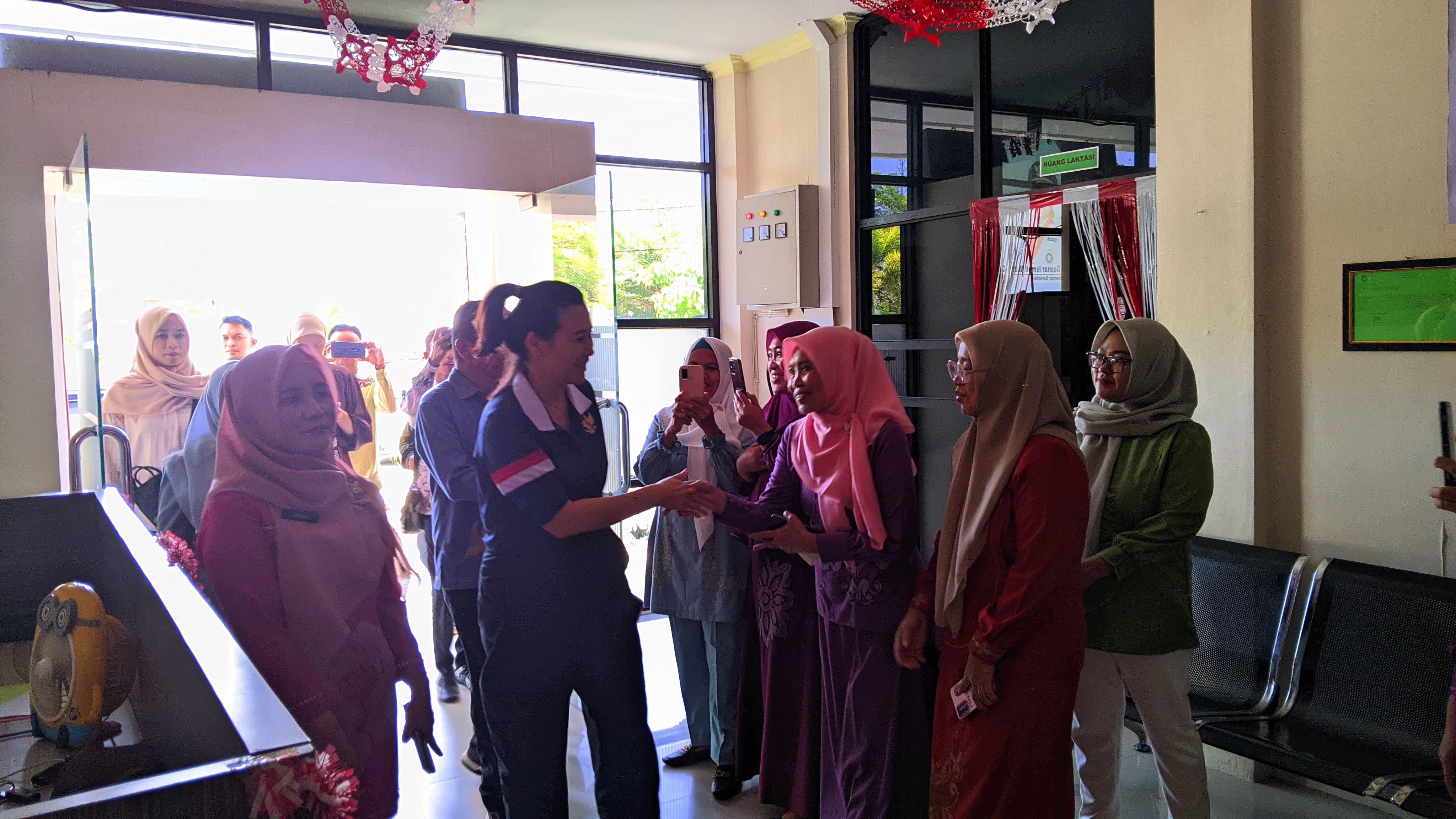 Wamen PPA RI Kunjungi UMKM Perempuan dan Bahas Perlindungan Anak di Gorontalo