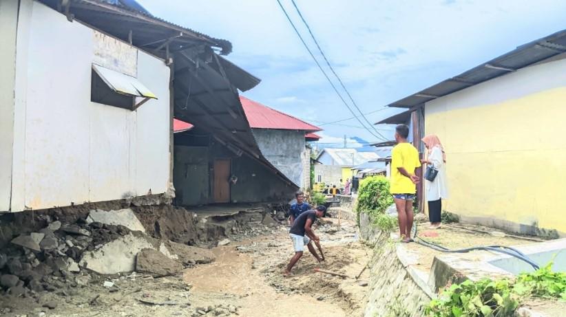 rumah-longsor-di-donggala.jpg