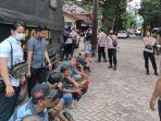 23112022_penyabung-ayam.jpg