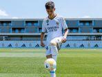 Arda-Guler-saat-presentase-sebagai-pemain-Real-Madrid.jpg