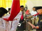 Bupati-Pohuwato-Saipul-Mbuinga-mengukuhkan-anggota-Paskibraka-Pohuwato.jpg