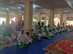 Calon-jemaah-haji-asal-Boalemo-Gorontalo-di-masjid-agung-Jumat-sore-1752024.jpg