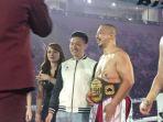 Codeblu-kalahkan-Arnold-Poernomo-dalam-ajang-tinju-Holwings-Sport-Show-HSS-Series-5-Jakarta.jpg