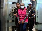 Foto-Direktur-Utama-PT-Pertamina-Patra-Niaga-Riva-Siahaan-tengah.jpg