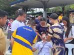 GEMPA-Seorang-siswa-diberikan-pertolongan-saat-gempa-menerjang.jpg