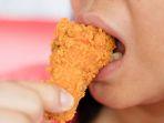 Iustrasi-Orang-makan-gorengan.jpg