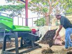 Ivan-Pengelola-dan-Operator-KLHK-di-Rumah-Kompos-Kota-Gorontalo-fff.jpg