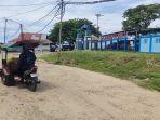 Jalan-di-depan-pelabuhan-tilamuta.jpg