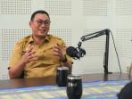 Kepala-Disperindag-Kabupaten-Gorontalo-Victor-Asiku-saat-Tribun-Podcast.jpg