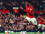 MENGGIRING-BOLA-Aksi-Kobbie-Mainoo-Manchester-United-menggiring-bola.jpg