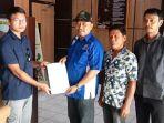 Masyarakat-di-Boalemo-lapor-perbuatan-kades-ke-kejari-setempat-Senin-612024.jpg