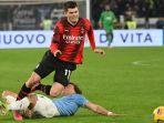 Momen-pemain-AC-Milan-bergelut.jpg